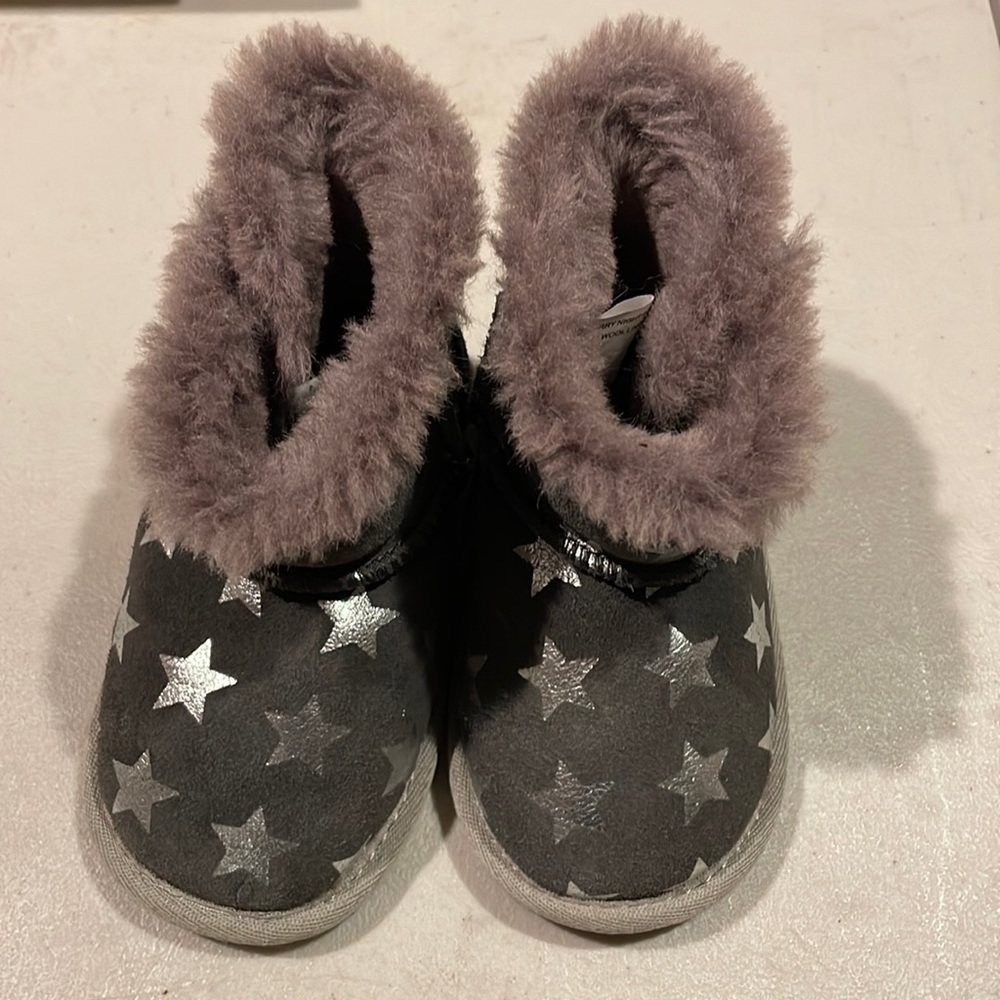New condition Emu Australia fur “Starry Night” boots 18-24 months
